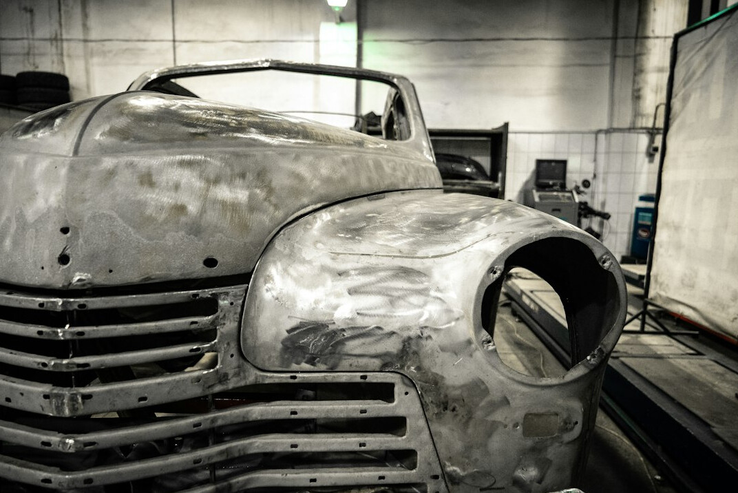 Treating hollow sections of a car body